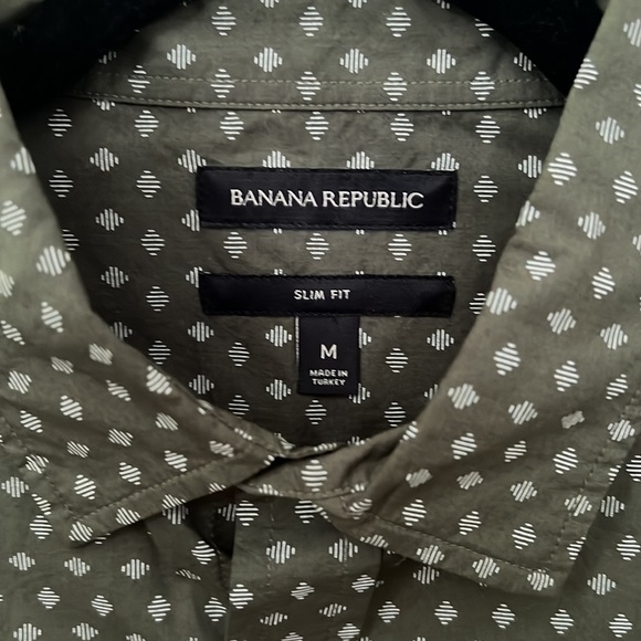 Banana Republic Slim Fit dress shirt. Size medium. Excellent condition. - Picture 2 of 5